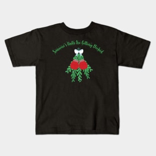 Decking someones halls - mistlefoe Kids T-Shirt